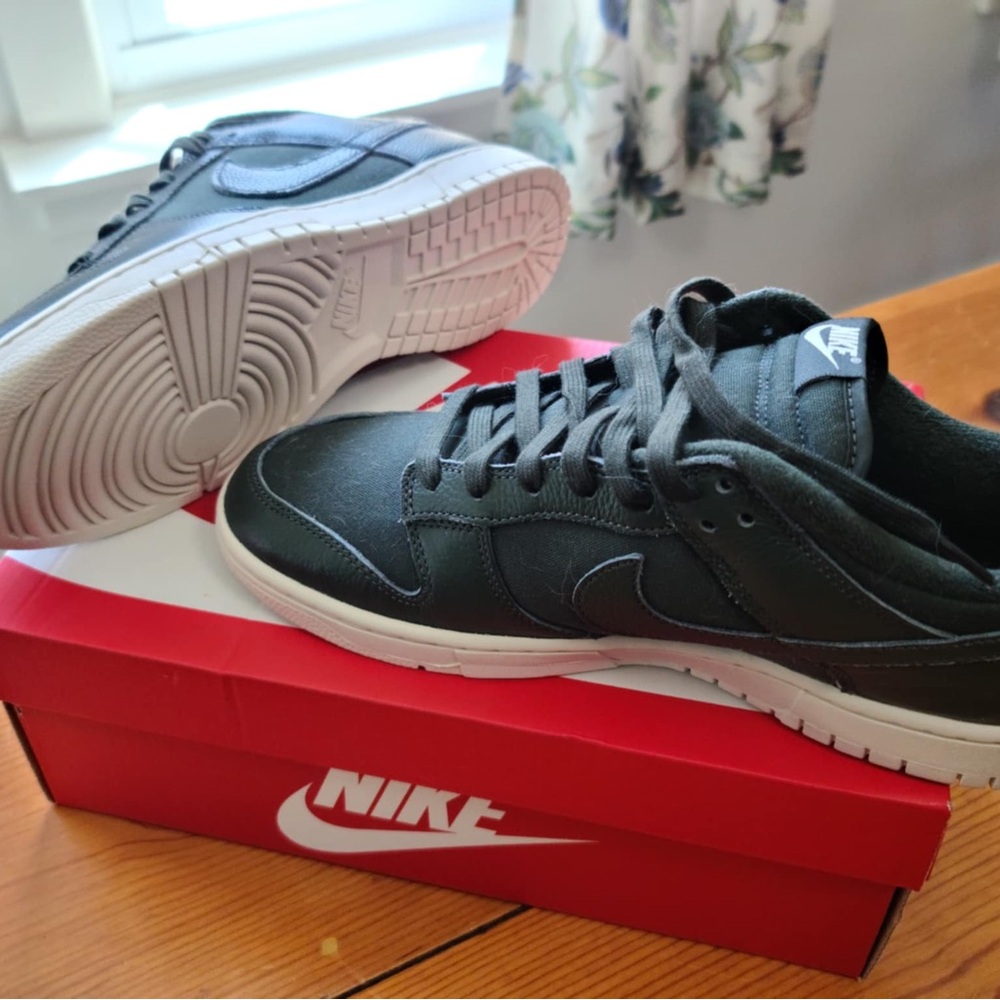 Nike Black and White Sneakers with Low-Top Design